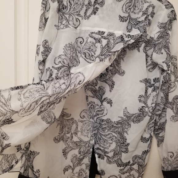 NWT Kenneth Cole 'Kristen' Paisley B&W Blouse (S) - Picture 5 of 5